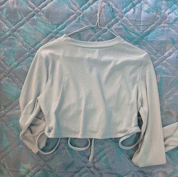 Cropped tie up long sleeve top - Picture 2 of 2
